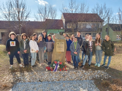 Uctění památky parašutisty Jana Hrubého z Kunovic žáky naší školy