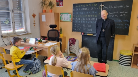 Výuku náboženství navštívil otec biskup Mons. Antonín Basler