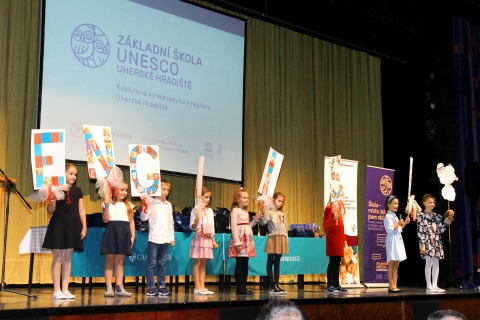 Reportáž TVS: Žáci ZŠ UNESCO získali mezinárodní jazykové certifikáty