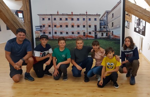 Žáci badatelského kroužku navštívili expozici Věznice Uherské Hradiště
