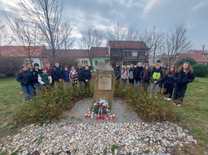 Uctění památky parašutisty Jana Hrubého žáky naší školy