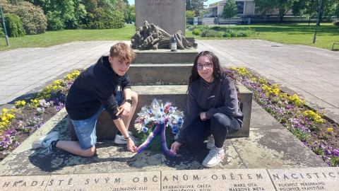 Žáci naší školy si připomínají 79. výročí  konce II. světové války v Evropě