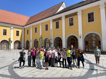 Třeťáci z družiny na výstavě v Redutě