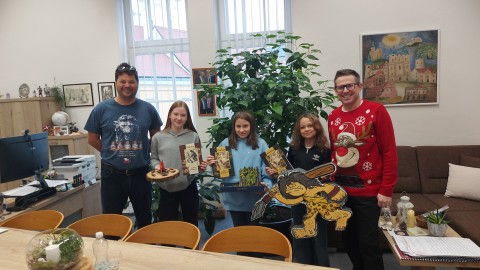 Pravěké výrobky žáků 6. tříd