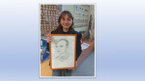 Bývalá žákyně naší školy Sabrina Svobodová namalovala portrét parašutisty Josefa Gabčíka