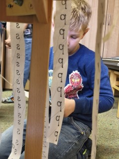 Dobrodružství s balícím papírem v 1.B