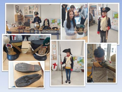 Přednáška o výstroji a výzbroji napoleonského vojáka pro žáky 8.A a 8.B