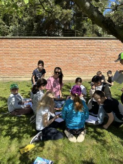 3.B se učila venku: slovní druhy v pohybu i milé setkání se seniory