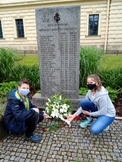 Žáci naší školy si připomněli Den památky obětí komunistického režimu