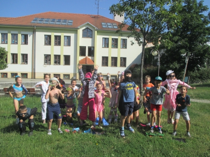 Vysvědčení prvňáčků a začínají prázdniny