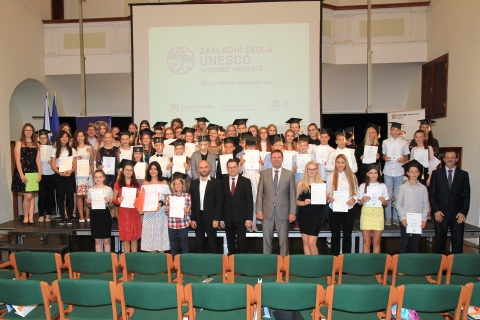 Slavnostní předávání certifikátů Cambridge, DELE a ÖSD 2019 - fotogalerie