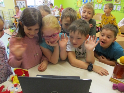 Společná videokonference MŠ Komenského a ZŠ UNESCO